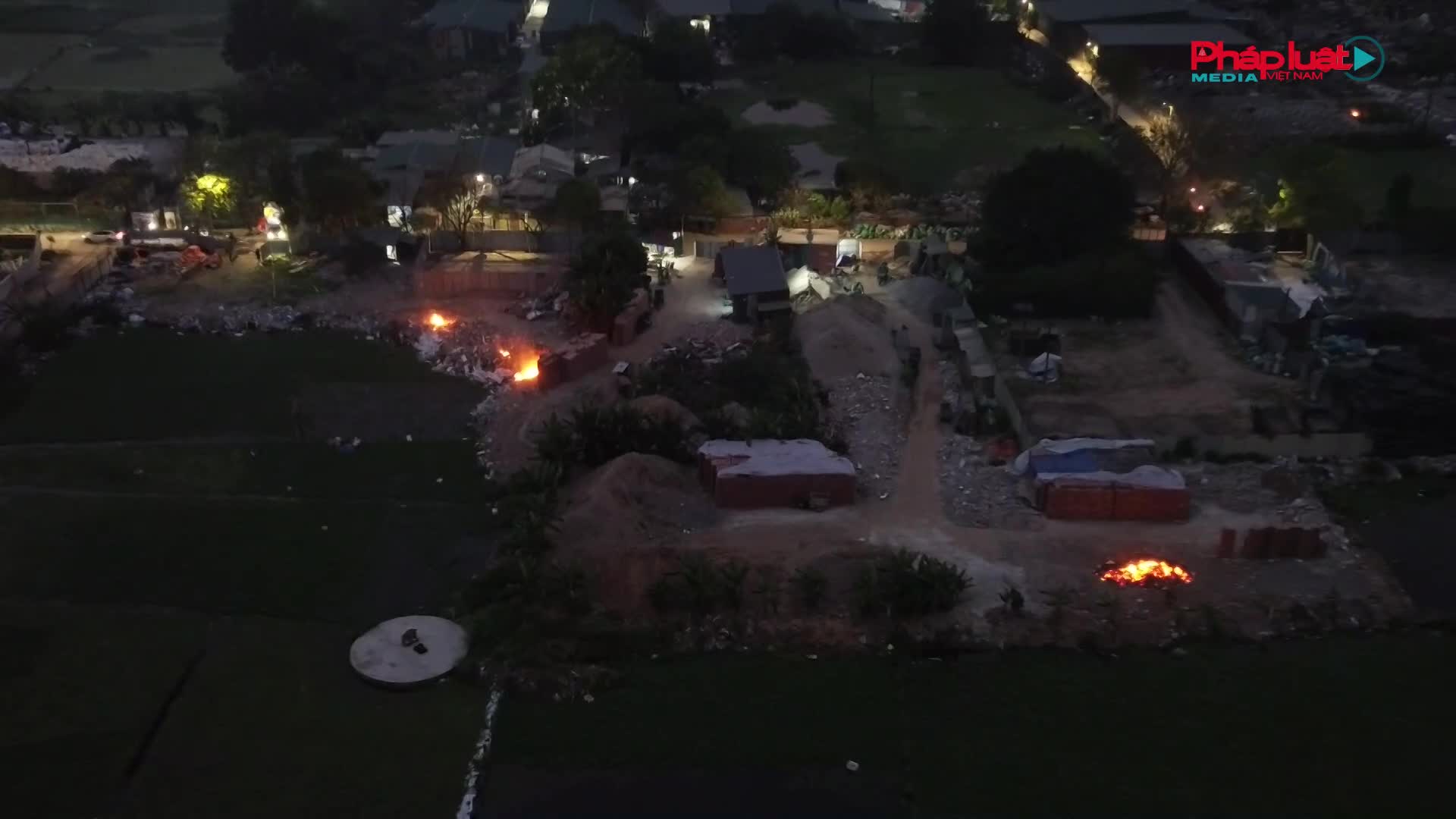 San lấp trạc thải xây dựng tràn lan: Đất ruộng “biến hình” thành sân bóng, nhà xưởng