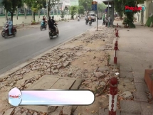 Vỉa hè nát bươm đánh đố người đi bộ