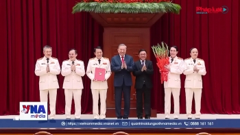 Công bố các quyết định của Bộ chính trị về công tác cán bộ