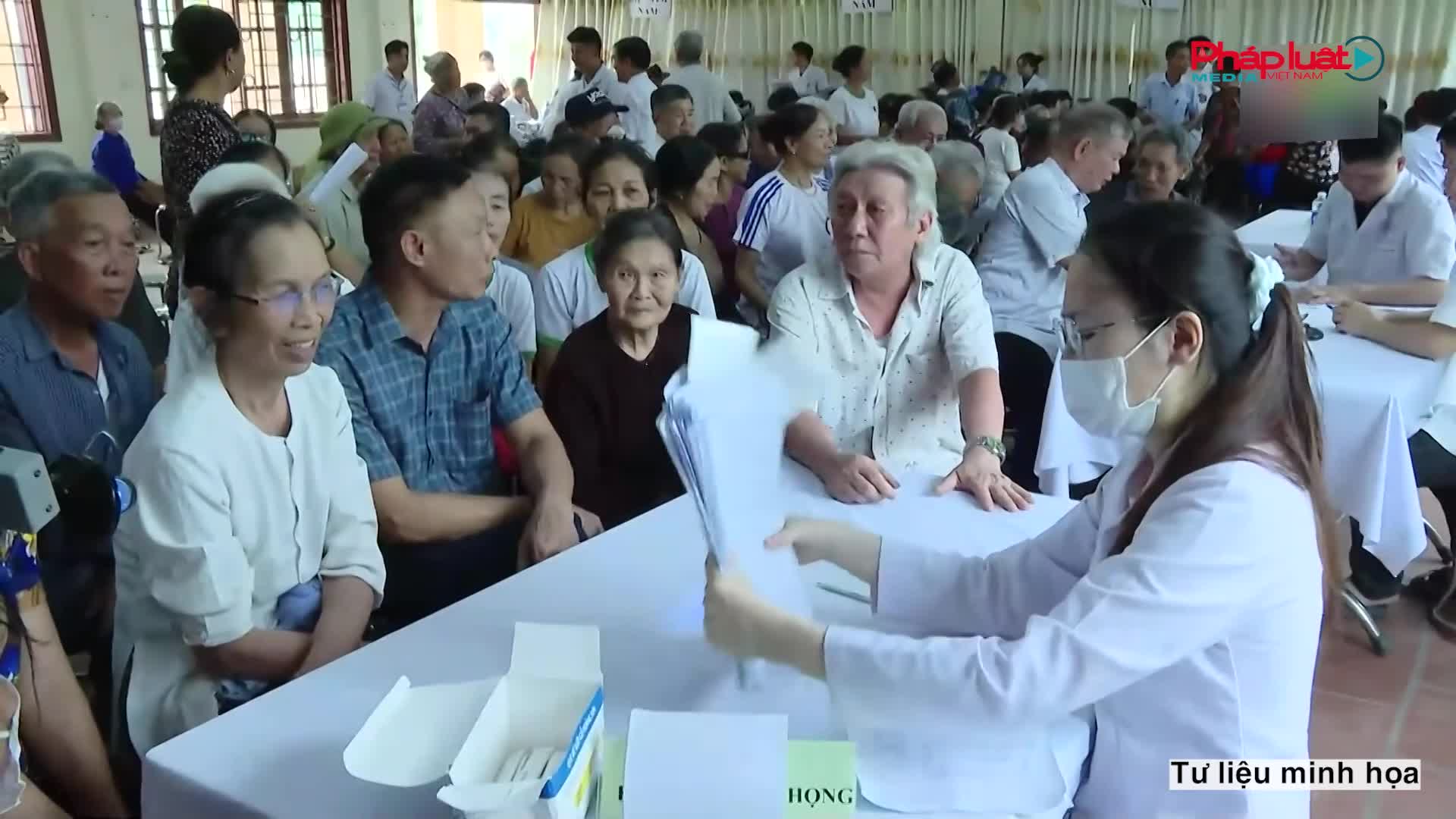 Bản tin Y tế số 4: Cảnh báo nguy cơ tổn thương da, rụng tóc từ mỹ phẩm trôi nổi
