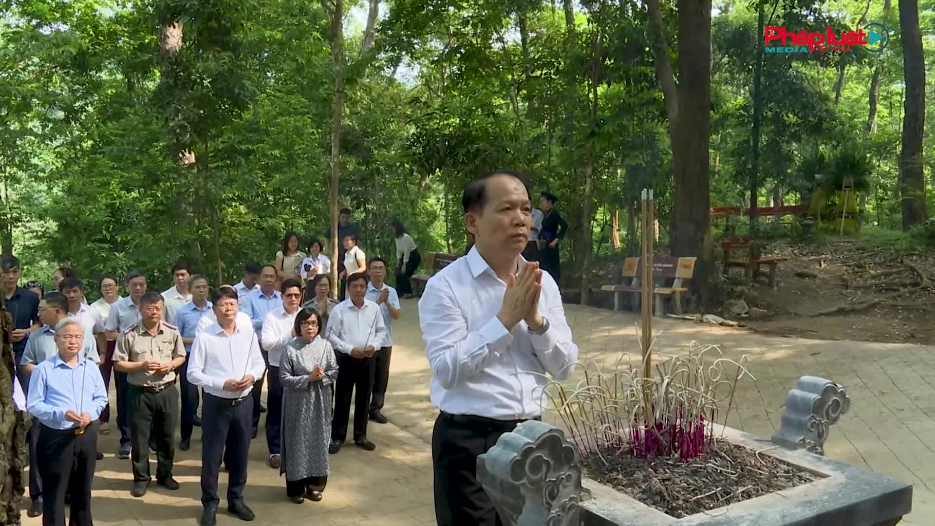 Bộ trưởng Tư pháp dâng hương tại Khu di tích Quốc gia đặc biệt Tân Trào
