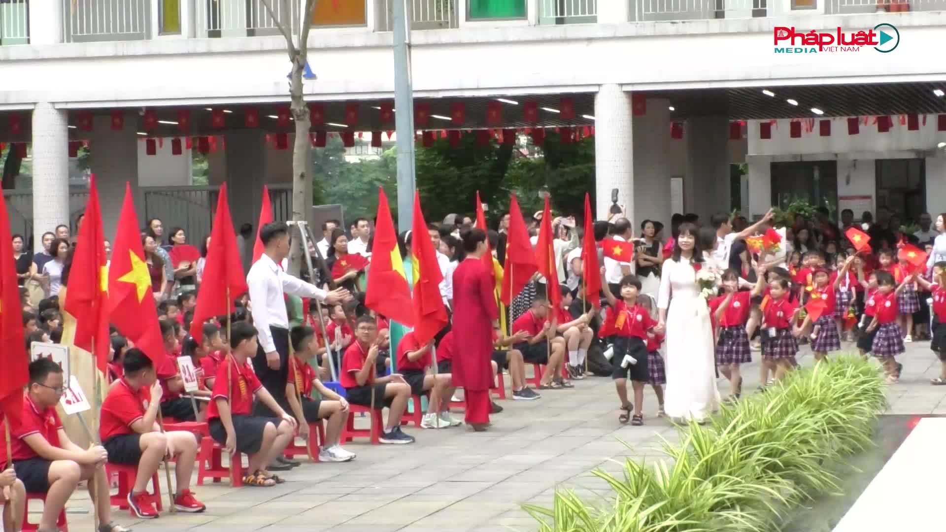Giảng Võ – Hà Nội: Cô và trò Trường Tiểu học Kim Đồng hân hoan bước vào năm học mới