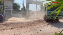 Hà Nội: Ngột ngạt vì ô nhiễm bụi bẩn từ việc đổ đất vào dự án nhà tang lễ Thanh Xuân