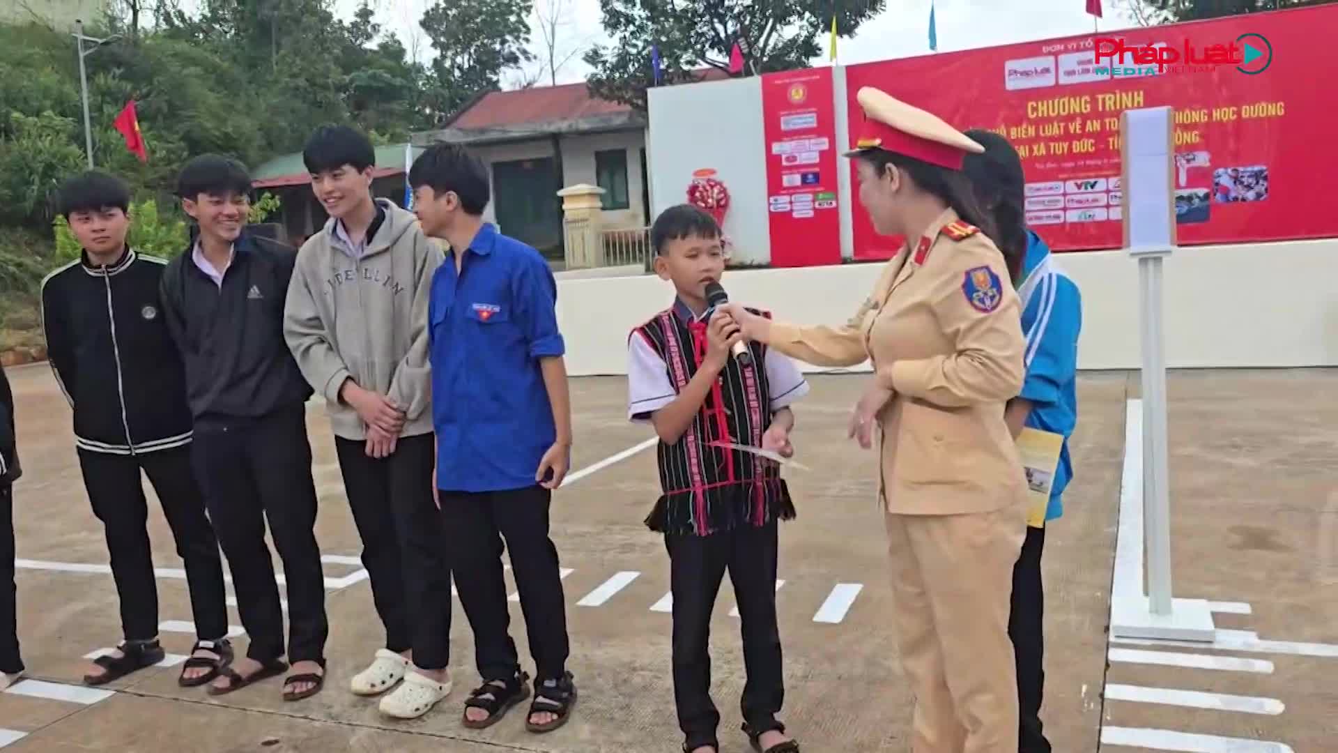 Tuyên truyền phổ biến luật về an toàn giao thông cho học sinh thông qua các tình huống trực quan sinh động